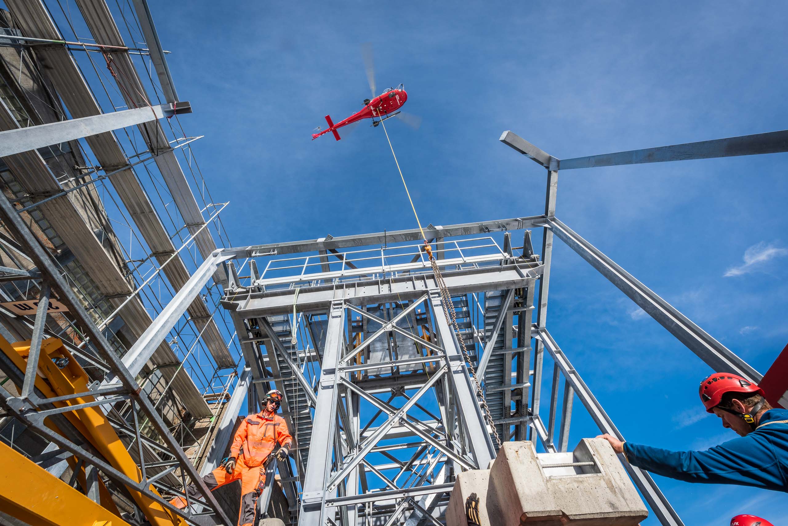 Helikopter-Transportflug-Schweiz
